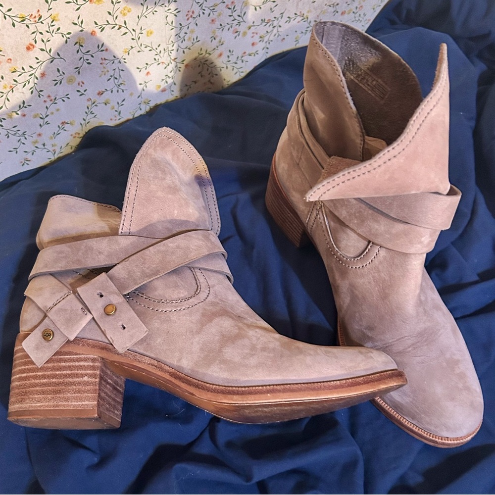 Stylish Women's Tan Ankle Boots